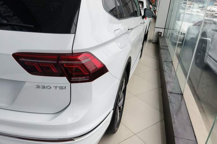 Used Volkswagen Tiguan L 2023 Restyled 330TSI Automatic Two-Wheel Drive R-Line Enhanced Comfort Version Right Rear Taillight