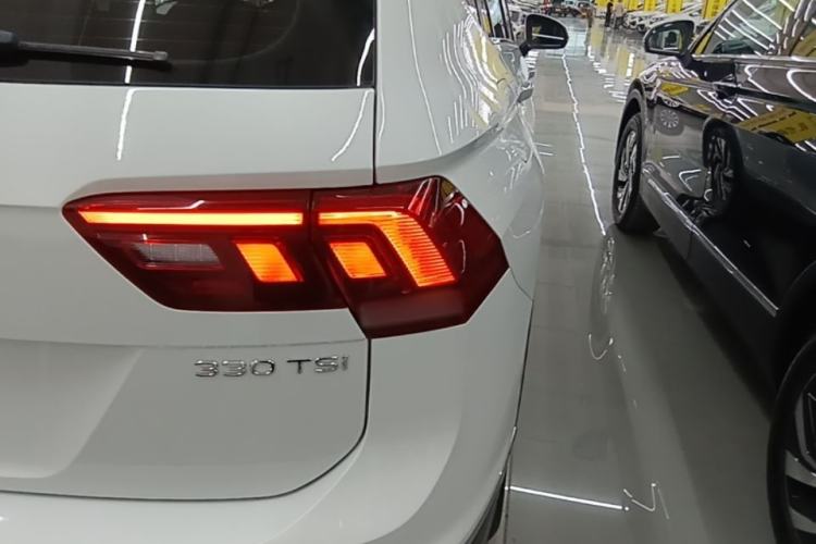 Used Volkswagen Tiguan L 2023 Revised Version 330TSI Automatic Two-Wheel Drive Smart Enjoyment Edition Right Rear Taillight