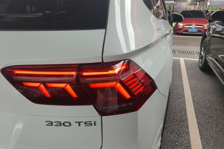 Used Volkswagen Tiguan L 2023 Restyled 330TSI Automatic Two-Wheel Drive R-Line Enhanced Comfort Version Right Rear Taillight