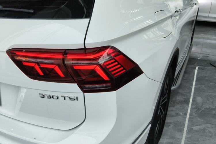 Used Volkswagen Tiguan L 2023 330TSI Automatic Two-Wheel Drive R-Line Enjoyment Edition Right Rear Taillight