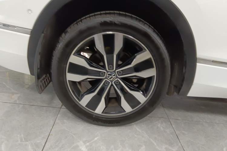 Used Volkswagen Tiguan L 2023 330TSI Automatic Two-Wheel Drive R-Line Enjoyment Edition Right Rear Wheel Hub