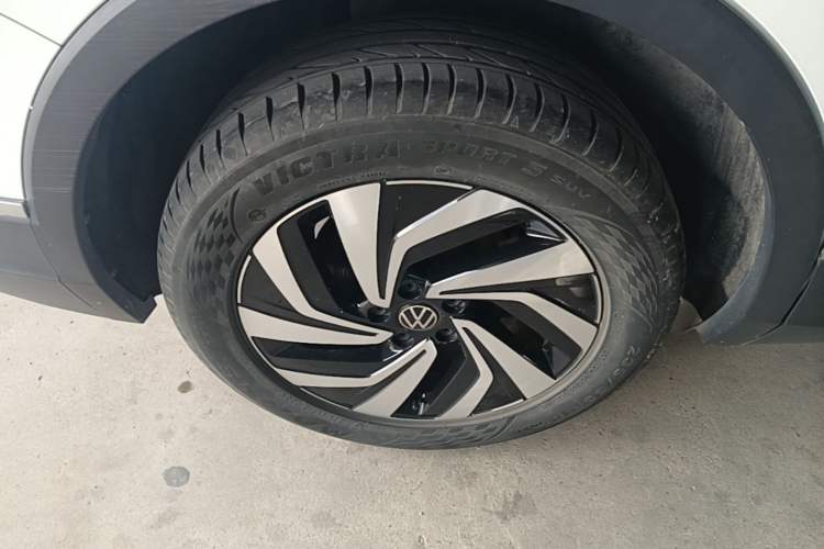 Used Volkswagen Tiguan L 2023 Revised Version 330TSI Automatic Two-Wheel Drive Smart Enjoyment Edition Right Rear Wheel Hub