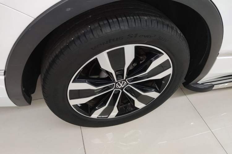 Used Volkswagen Tiguan L 2023 330TSI Automatic Two-Wheel Drive R-Line Enjoyment Edition Right Rear Wheel Hub