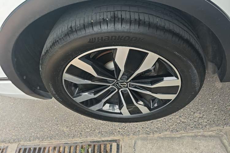 Used Volkswagen Tiguan L 2023 Restyled 330TSI Automatic Two-Wheel Drive R-Line Flagship Edition Right Rear Wheel Hub