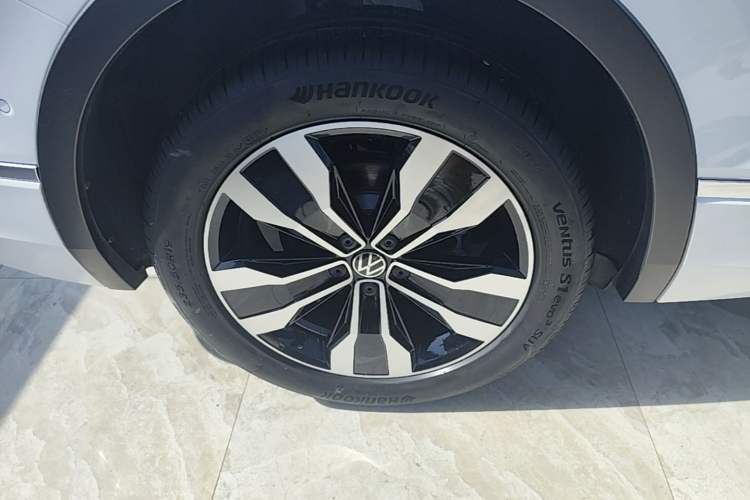 Used Volkswagen Tiguan L 2023 330TSI Automatic Two-Wheel Drive R-Line Enjoyment Edition Right Rear Wheel Hub