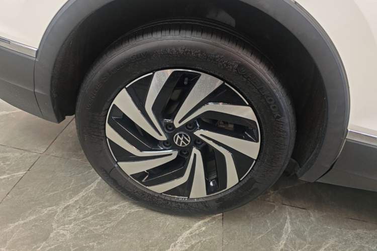 Used Volkswagen Tiguan L 2023 330TSI Automatic Two-Wheel Drive Smart Edition Right Rear Wheel Hub