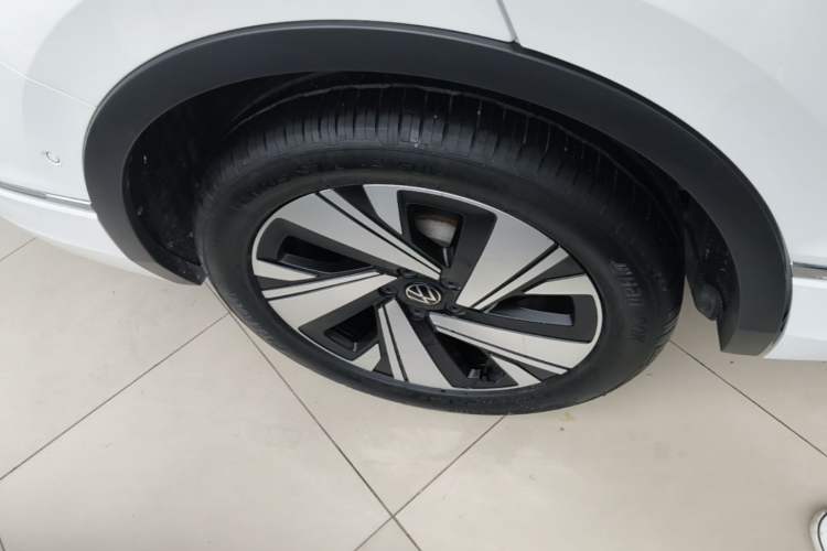 Used Volkswagen Tiguan L 2023 Restyled 330TSI Automatic Two-Wheel Drive R-Line Enhanced Comfort Version Right Rear Wheel Hub