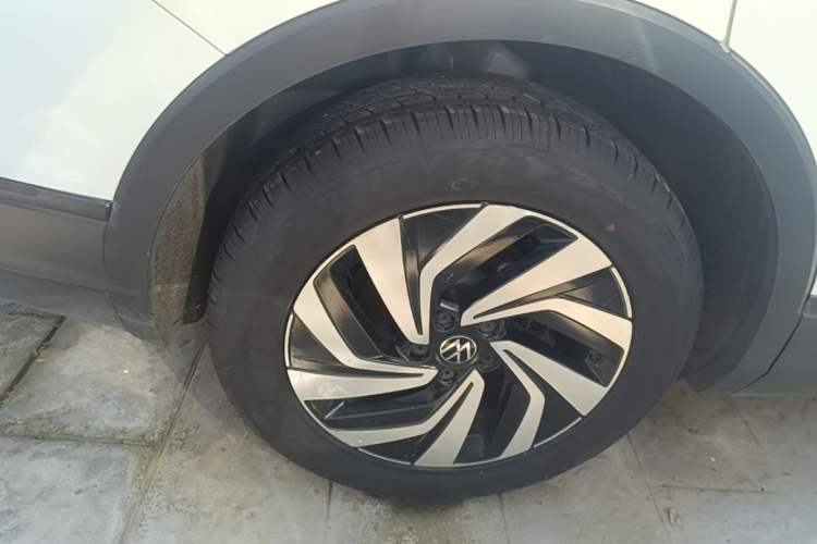 Used Volkswagen Tiguan L 2023 330TSI Automatic Two-Wheel Drive Comfort Edition Right Rear Wheel Hub