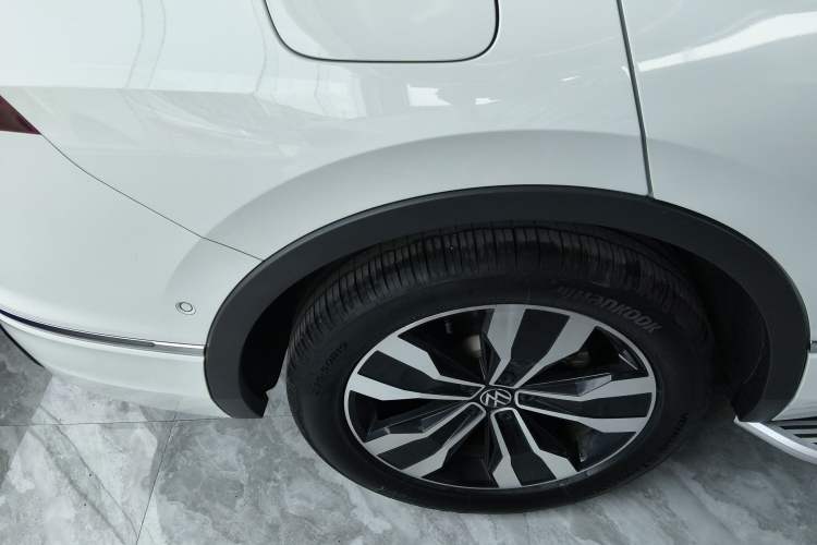 Used Volkswagen Tiguan L 2023 330TSI Automatic Two-Wheel Drive R-Line Enjoyment Edition Right Rear Wheel Hub