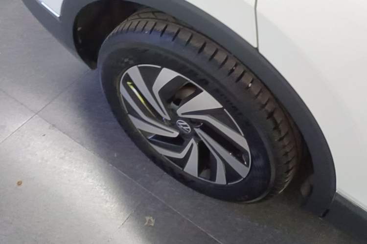 Used Volkswagen Tiguan L 2023 330TSI Automatic Two-Wheel Drive Smart Edition Right Rear Wheel Hub