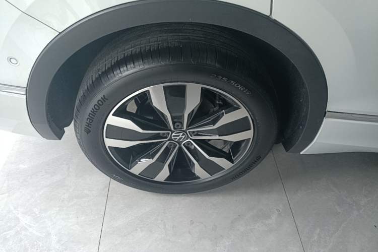 Used Volkswagen Tiguan L 2023 Restyled 330TSI Automatic Two-Wheel Drive R-Line Flagship Edition Right Rear Wheel Hub