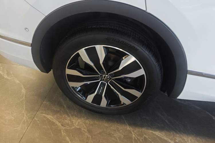 Used Volkswagen Tiguan L 2023 330TSI Automatic Two-Wheel Drive R-Line Enjoyment Edition Right Rear Wheel Hub