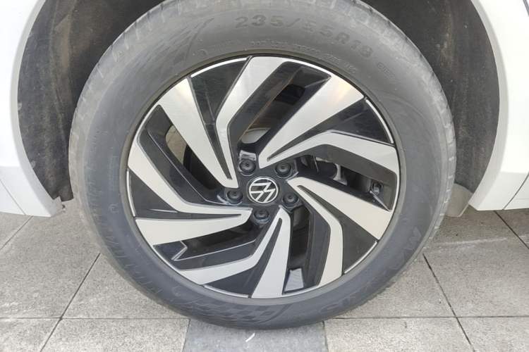 Used Volkswagen Tiguan L 2023 300TSI Automatic Two-Wheel Drive Smart Edition Right Rear Wheel Hub