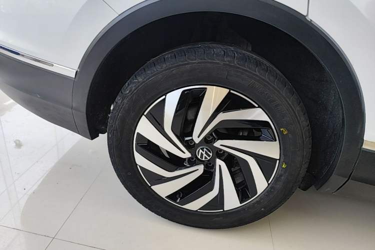 Used Volkswagen Tiguan L 2023 300TSI Automatic Two-Wheel Drive Smart Edition Right Rear Wheel Hub