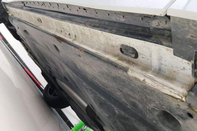 Used Volkswagen Tiguan L 2023 Restyled 330TSI Automatic Two-Wheel Drive R-Line Enhanced Comfort Version Right Side Sill
