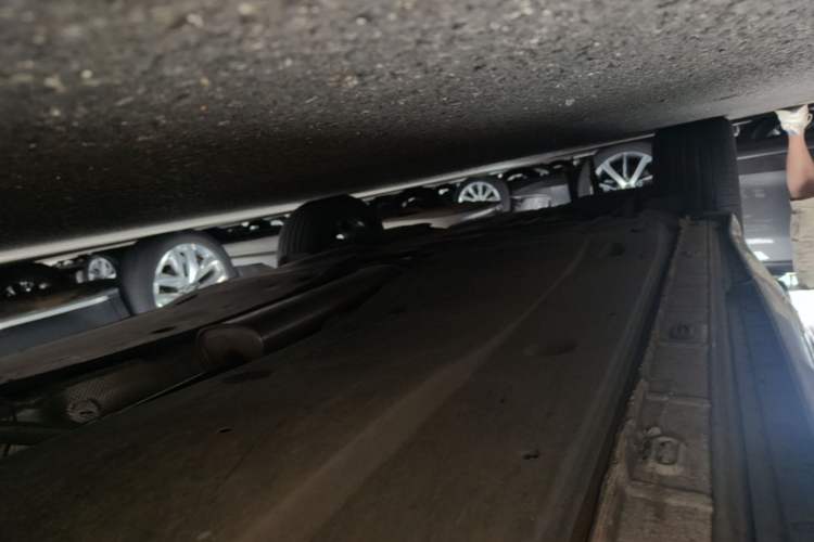 Used Volkswagen Tiguan L 2023 Restyled 330TSI Automatic Two-Wheel Drive R-Line Enhanced Comfort Version Right Side Sill