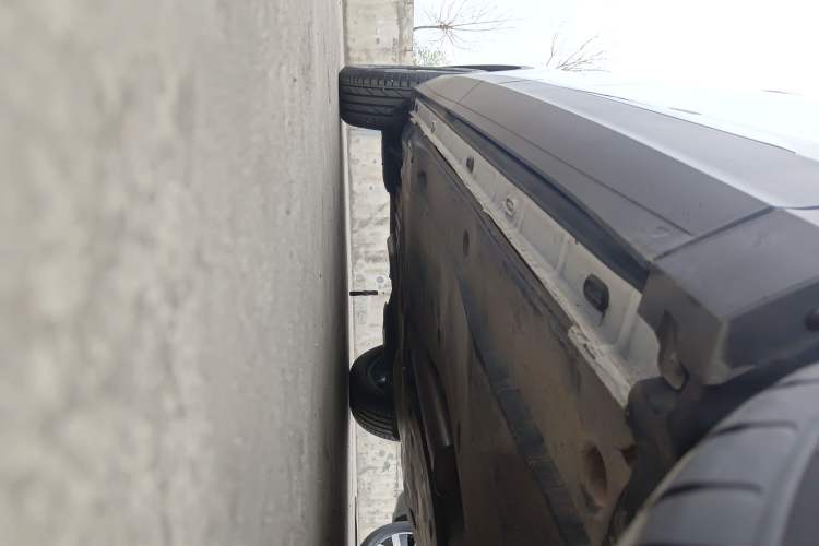 Used Volkswagen Tiguan L 2023 300TSI Automatic Two-Wheel Drive Smart Edition Right Side Sill