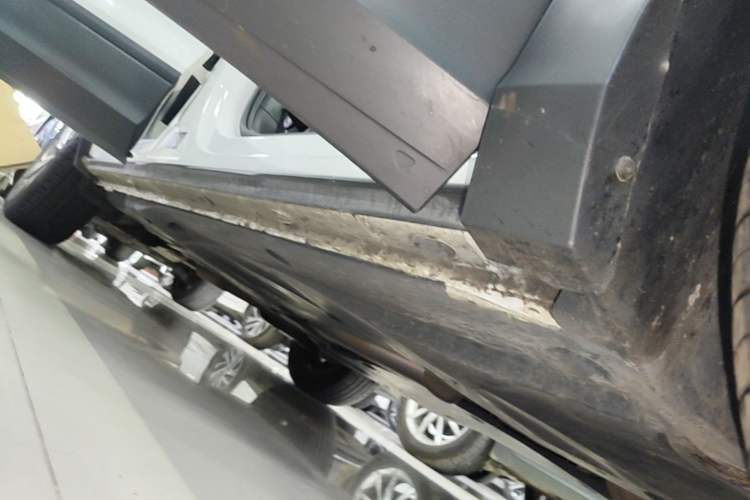 Used Volkswagen Tiguan L 2023 330TSI Automatic Two-Wheel Drive Comfort Edition Right Side Sill