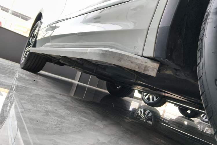 Used Volkswagen Tiguan L 2023 330TSI Automatic Two-Wheel Drive R-Line Enjoyment Edition Right Side Sill