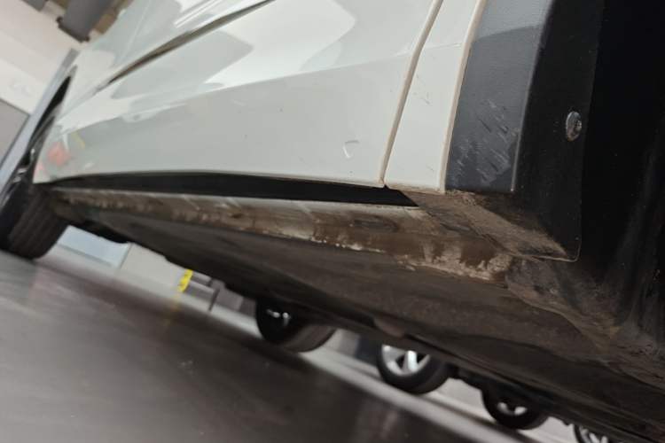 Used Volkswagen Tiguan L 2023 330TSI Automatic Two-Wheel Drive R-Line Enjoyment Edition Right Side Sill