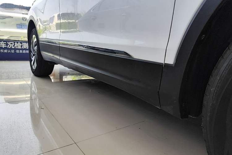Used Volkswagen Tiguan L 2023 300TSI Automatic Two-Wheel Drive Smart Edition Right Side Sill