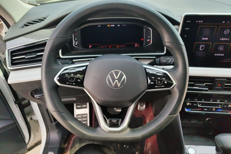 Used Volkswagen Tiguan L 2023 Facelifted 380TSI Automatic All-Wheel Drive R-Line Plus Version 7-Seater Steering Wheel