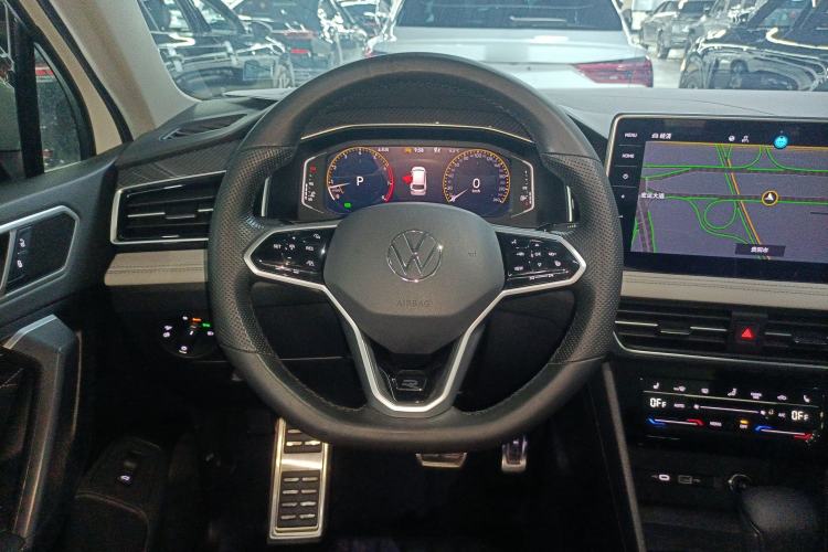 Used Volkswagen Tiguan L 2023 Facelifted 380TSI Automatic All-Wheel Drive R-Line Plus Version 7-Seater Steering Wheel
