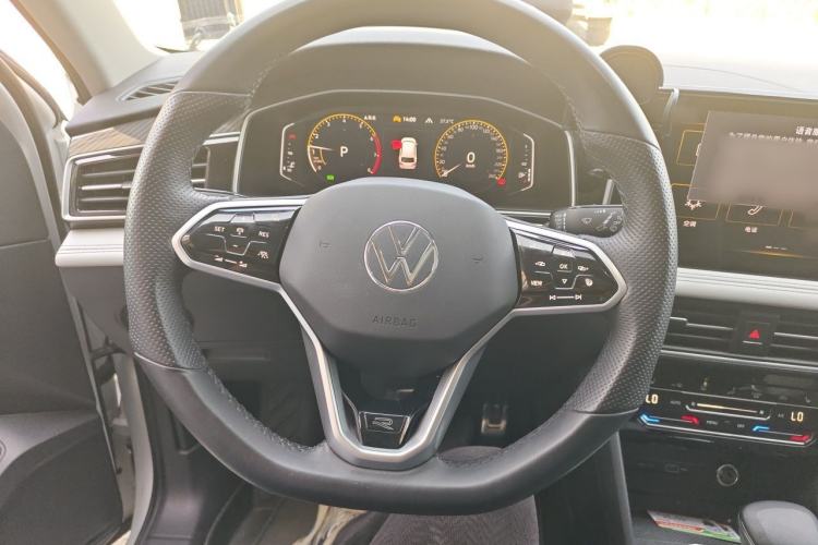 Used Volkswagen Tiguan L 2023 Facelifted 380TSI Automatic All-Wheel Drive R-Line Plus Version 7-Seater Steering Wheel