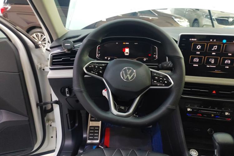 Used Volkswagen Tiguan L 2023 Restyled 330TSI Automatic Two-Wheel Drive R-Line Enhanced Comfort Version Steering Wheel