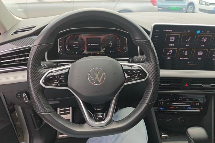 Used Volkswagen Tiguan L 2023 Restyled 330TSI Automatic Two-Wheel Drive R-Line Enhanced Comfort Version Steering Wheel
