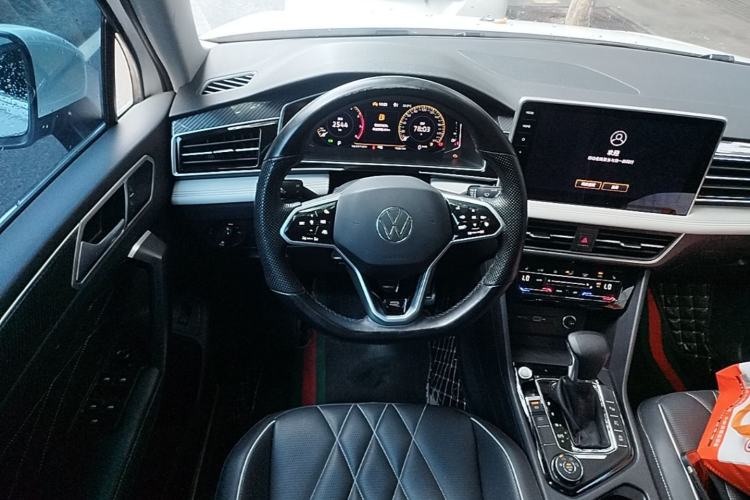 Used Volkswagen Tiguan L 2023 Facelifted 380TSI Automatic All-Wheel Drive R-Line Plus Version 7-Seater Steering Wheel