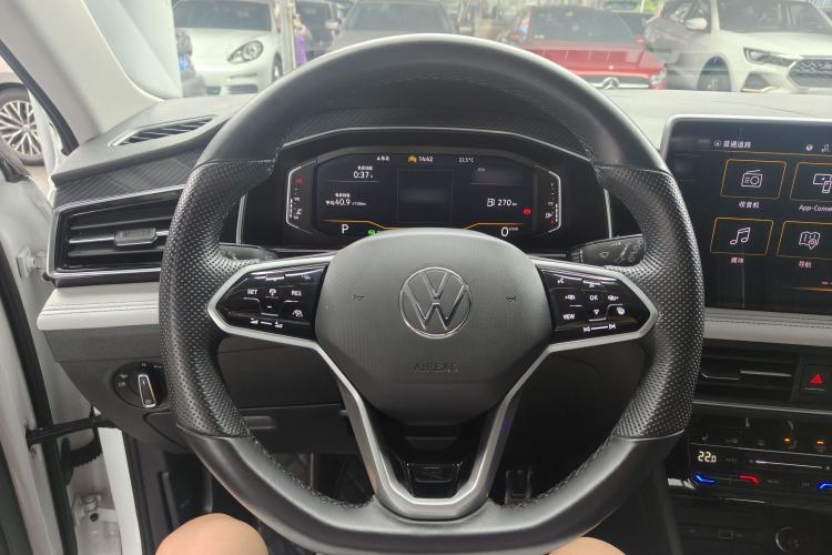 Used Volkswagen Tiguan L 2023 Restyled 330TSI Automatic Two-Wheel Drive R-Line Enhanced Comfort Version Steering Wheel