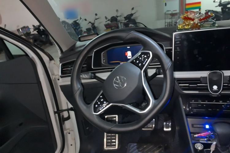 Used Volkswagen Tiguan L 2023 Restyled 330TSI Automatic Two-Wheel Drive R-Line Enhanced Comfort Version Steering Wheel