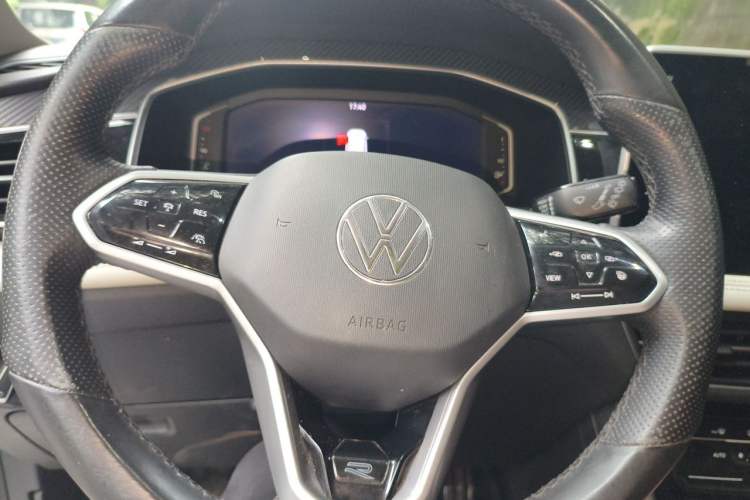 Used Volkswagen Tiguan L 2023 Restyled 330TSI Automatic Two-Wheel Drive R-Line Enhanced Comfort Version Steering Wheel