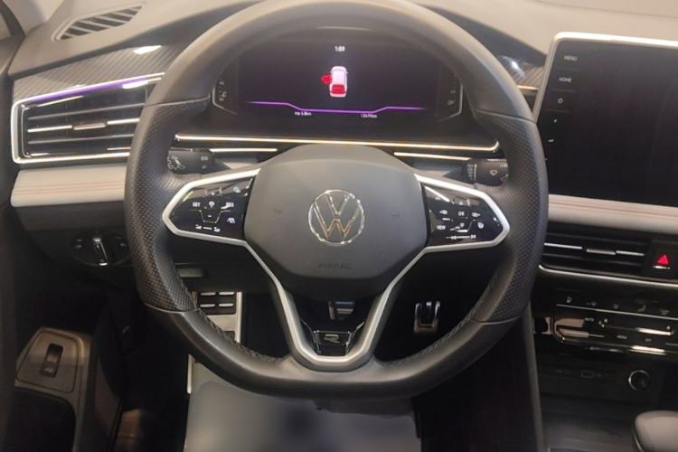 Used Volkswagen Tiguan L 2023 Facelift 380TSI Automatic All-Wheel Drive R-Line Flagship 7-Seater Steering Wheel