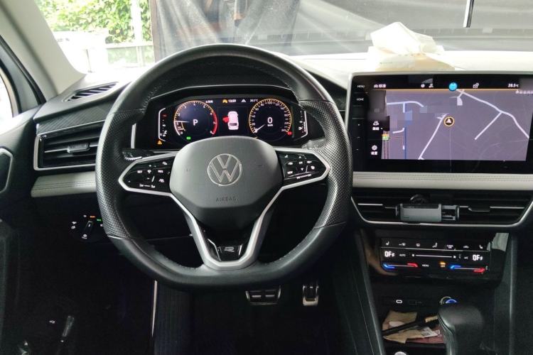 Used Volkswagen Tiguan L 2023 380TSI Automatic All-Wheel Drive R-Line Enhanced 7-Seater Steering Wheel