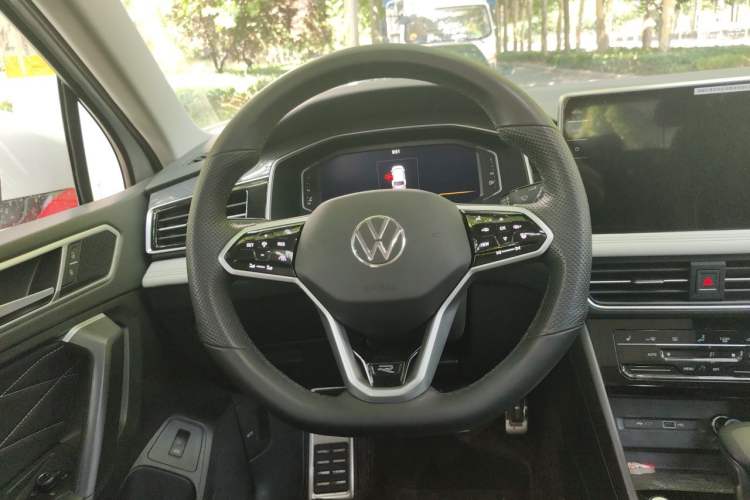 Used Volkswagen Tiguan L 2023 Restyled 330TSI Automatic Two-Wheel Drive R-Line Enhanced Comfort Version Steering Wheel