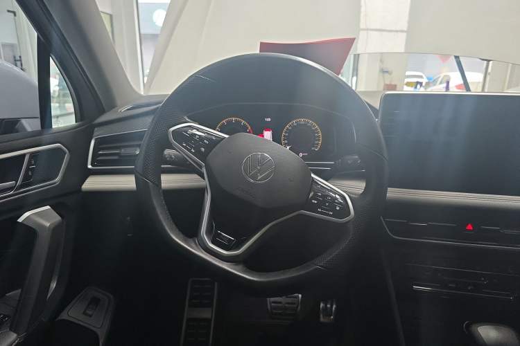 Used Volkswagen Tiguan L 2023 330TSI Automatic Two-Wheel Drive R-Line Enjoyment Edition Steering Wheel