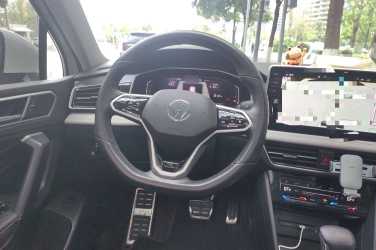 Used Volkswagen Tiguan L 2023 Facelifted 380TSI Automatic All-Wheel Drive R-Line Plus Version 7-Seater Steering Wheel