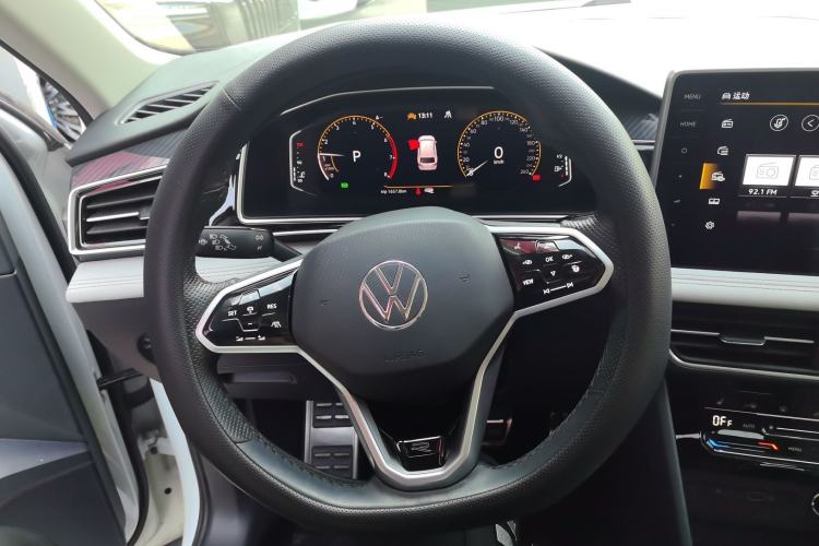 Used Volkswagen Tiguan L 2023 Facelifted 380TSI Automatic All-Wheel Drive R-Line Plus Version 7-Seater Steering Wheel