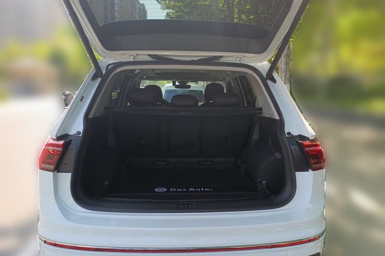 Used Volkswagen Tiguan L 2023 330TSI Automatic Two-Wheel Drive R-Line Enjoyment Edition Trunk