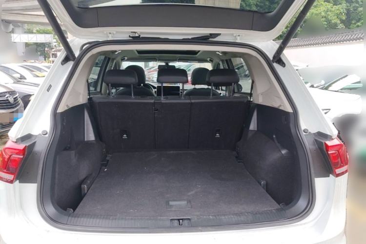 Used Volkswagen Tiguan L 2023 300TSI Automatic Two-Wheel Drive Smart Edition Trunk