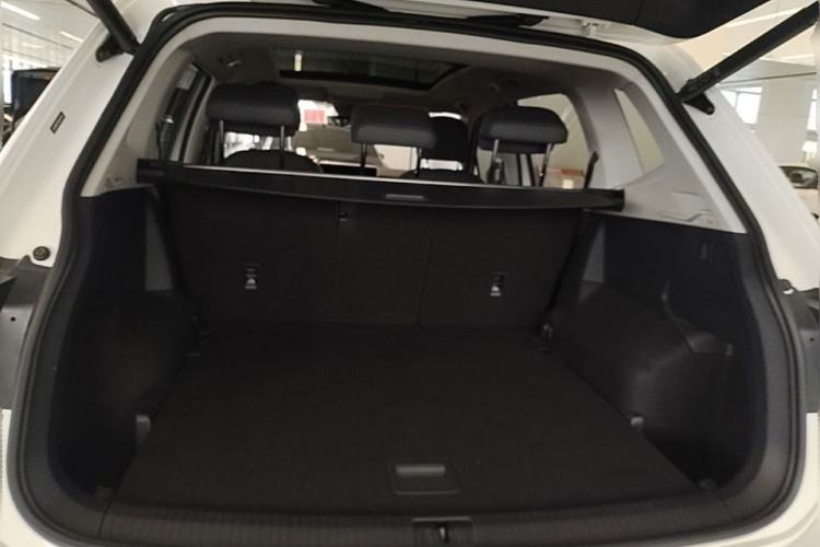 Used Volkswagen Tiguan L 2023 330TSI Automatic Two-Wheel Drive R-Line Enjoyment Edition Trunk