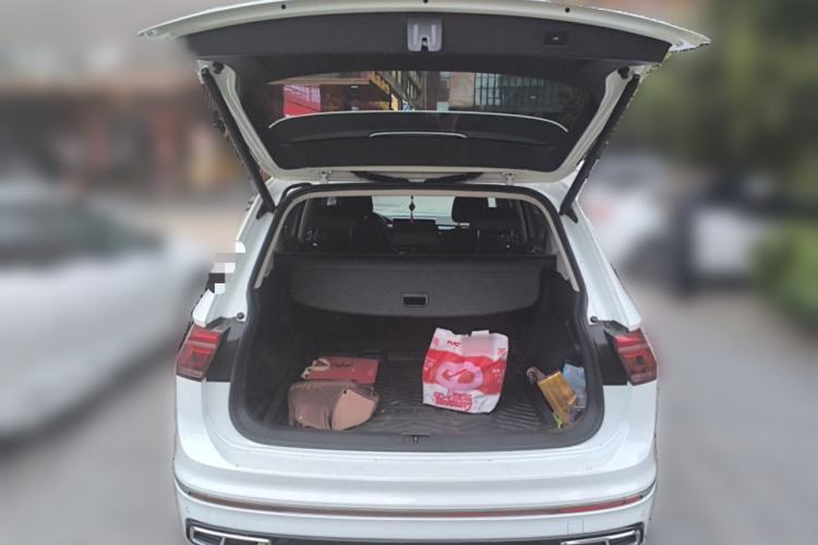 Used Volkswagen Tiguan L 2023 Restyled 330TSI Automatic Two-Wheel Drive R-Line Enhanced Comfort Version Trunk