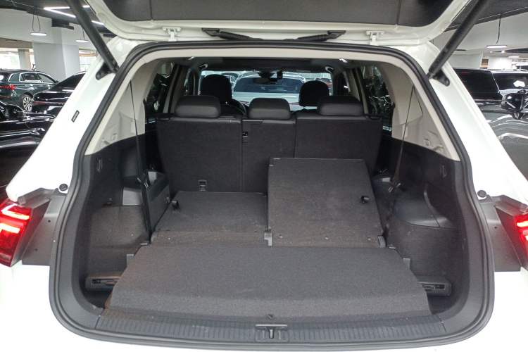 Used Volkswagen Tiguan L 2023 Facelifted 380TSI Automatic All-Wheel Drive R-Line Plus Version 7-Seater Trunk
