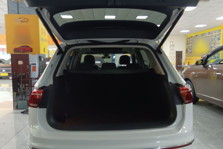 Used Volkswagen Tiguan L 2023 330TSI Automatic Two-Wheel Drive R-Line Enjoyment Edition Trunk