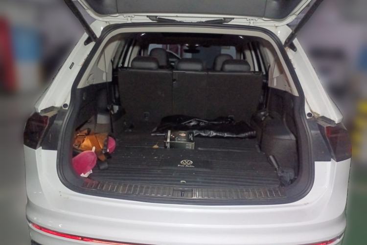 Used Volkswagen Tiguan L 2023 Restyled 330TSI Automatic Two-Wheel Drive R-Line Flagship Edition Trunk