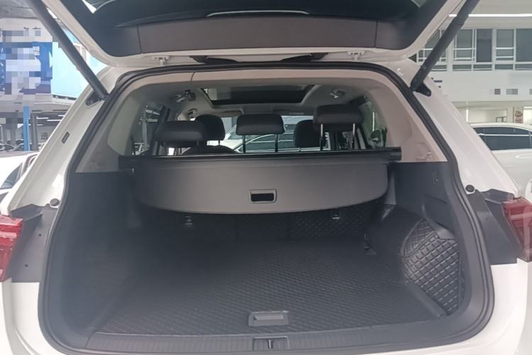 Used Volkswagen Tiguan L 2023 Restyled 330TSI Automatic Two-Wheel Drive R-Line Enhanced Comfort Version Trunk