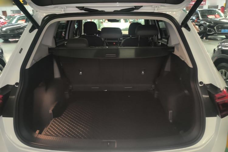 Used Volkswagen Tiguan L 2023 330TSI Automatic Two-Wheel Drive R-Line Enjoyment Edition Trunk