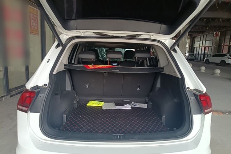 Used Volkswagen Tiguan L 2023 Revised Version 330TSI Automatic Two-Wheel Drive Smart Enjoyment Edition Trunk